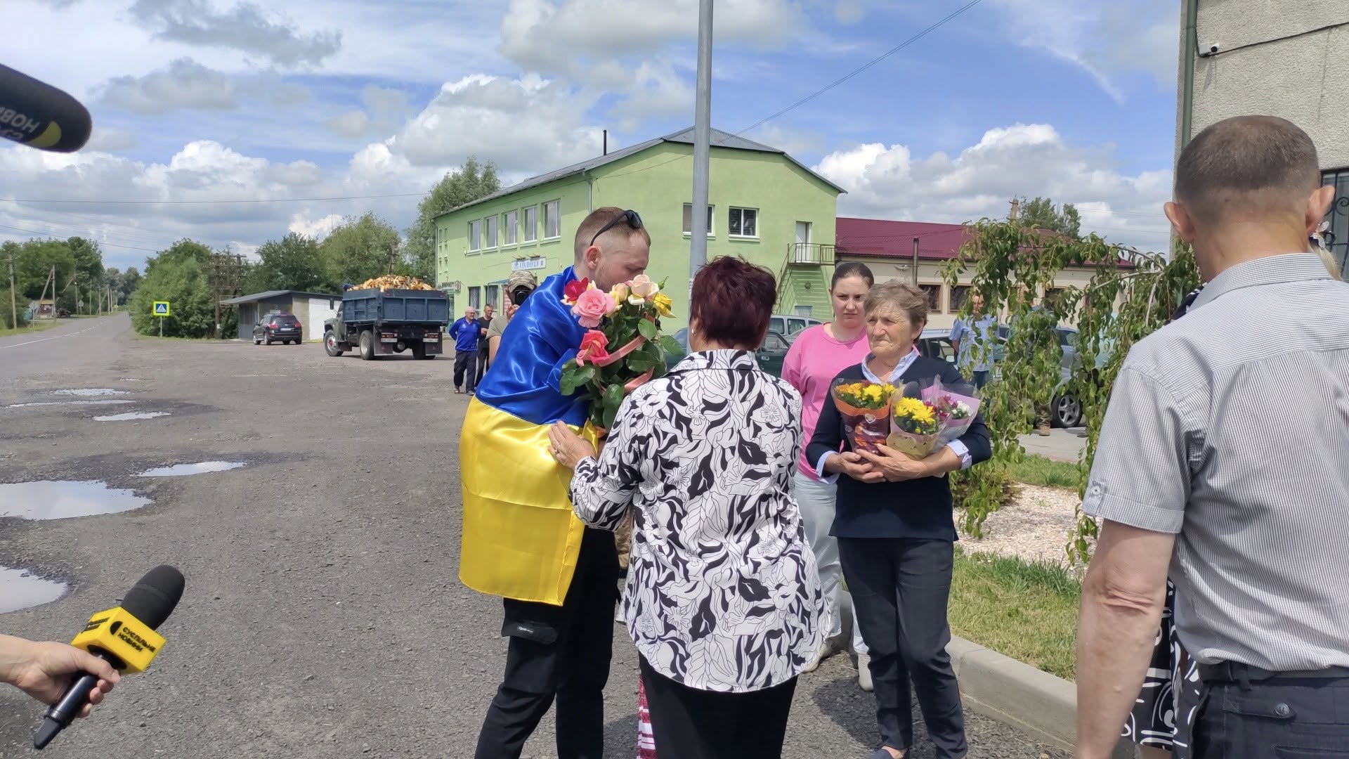 Майже три роки був у полоні: на Волині зустріли 24-річного захисника Романа Нечипорука