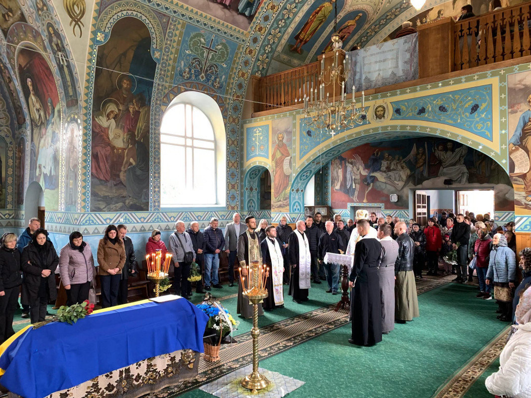 Загинув понад рік тому: у Луцькому районі провели в останню путь захисника Юрія Бондарука