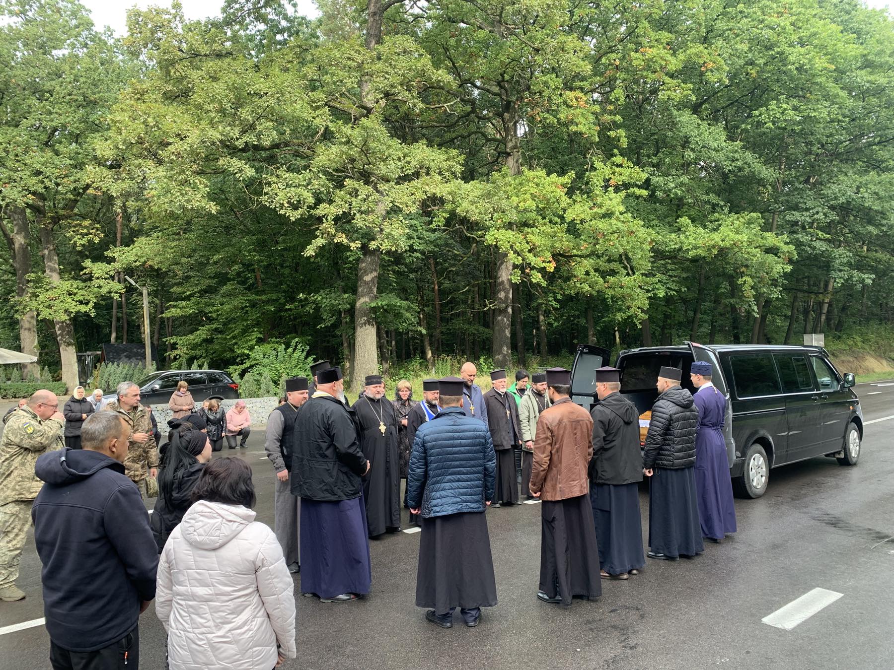 Понад рік вважався зниклим безвісти: на Волині в останню путь провели Героя Леоніда Ткача
