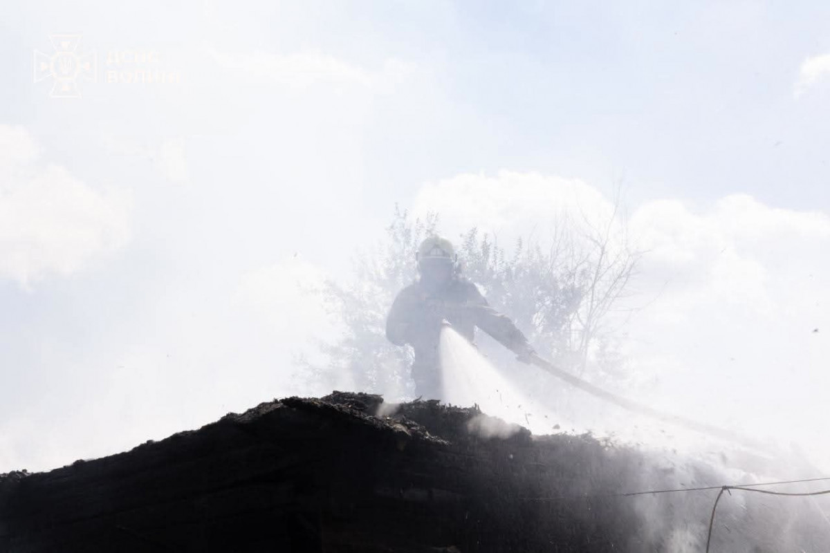 На Волині загорівся житловий будинок: пожежу гасили три відділення рятувальників