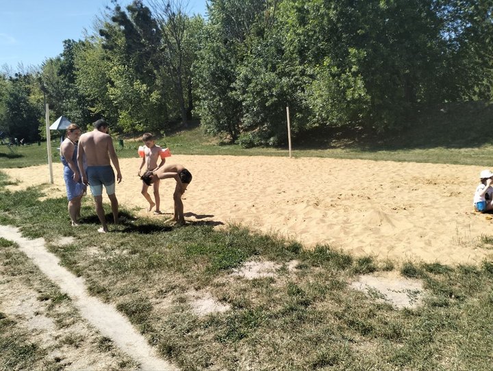 Стир заріс водоростями: жителі Луцька б'ють на сполох через «зелену» воду
