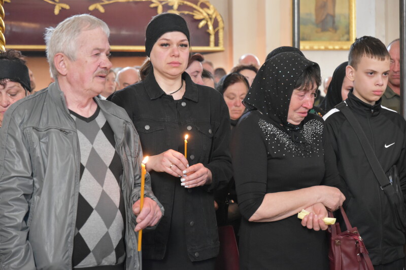 Два прощання в один день: у Луцьку в останню дорогу провели полеглих воїнів - Євгенія Поліщука та Юрія Сілюка