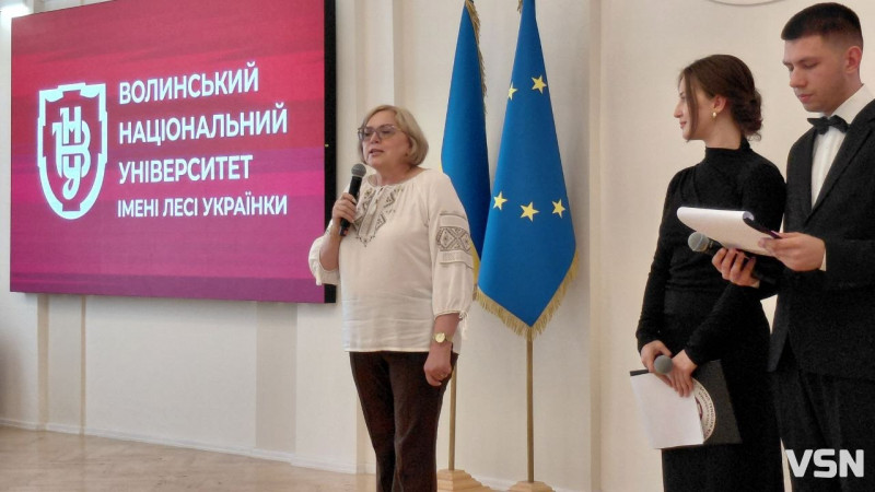 У Луцьку відбулася посвята першокурсників медфакультету: 220 студентів одягнули білі халати