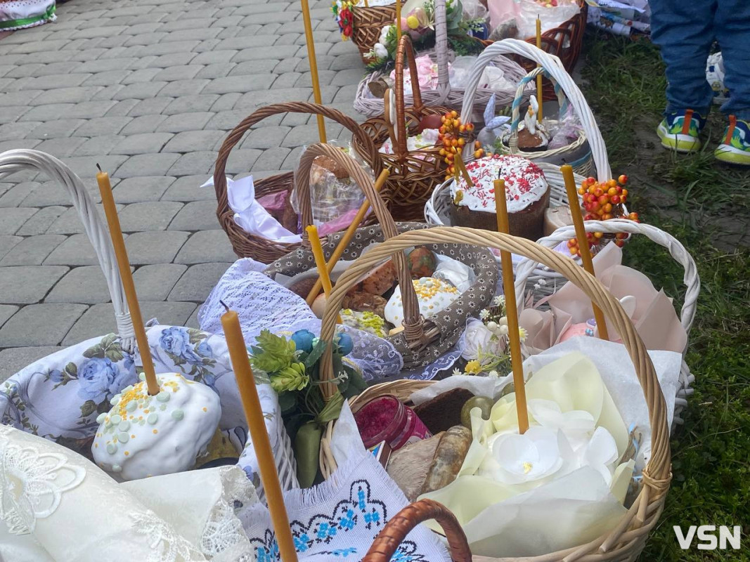 Як на Волині освячують великодні кошики. Фото