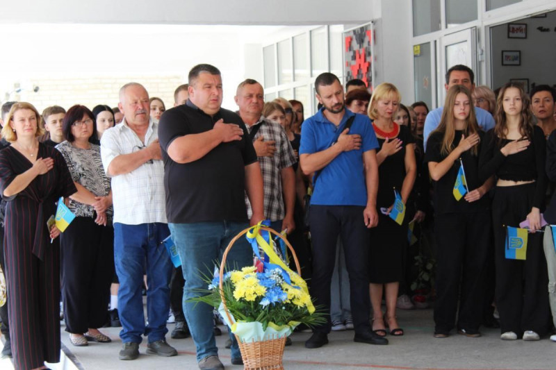 В місті на Волині брат Героя Валерія Грибчука відкрив дошку пам’яті загиблого воїна
