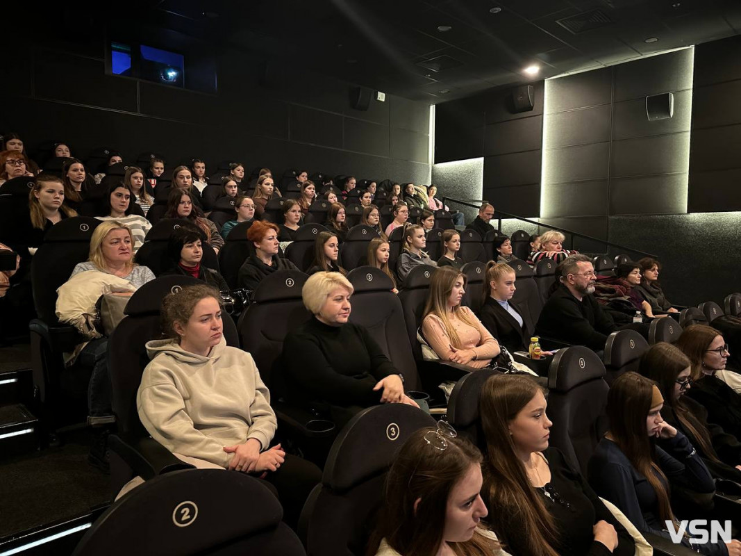 Зустріч із військовими та кіноперегляд: у Луцьку відзначили тисячу днів спротиву та боротьби