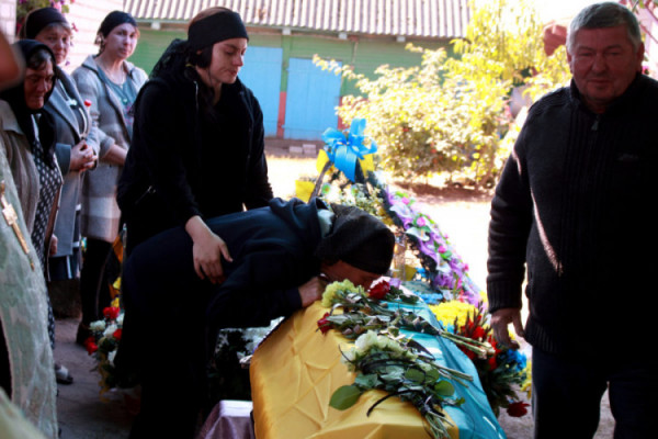 «Моя мама померла. Її вбили росіяни», - донечка загиблої бойової медички Олени Созонюк з Волині