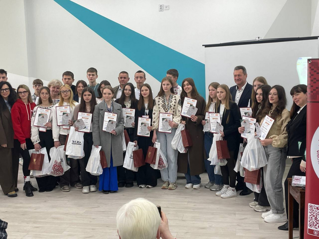 На Волині школярка знайшла троюрідну сестру під час конкурсу з дослідження родоводу