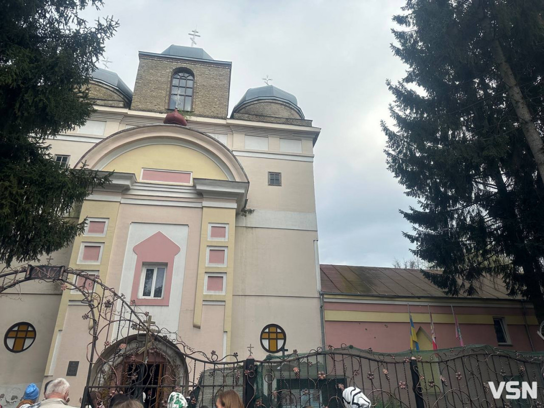 У Луцьку освятили паски в храмі Святого Великомученика Юрія Переможця ПЦУ. Фото