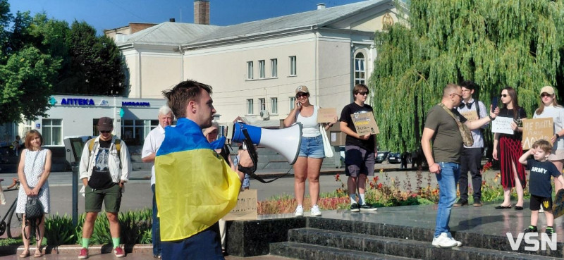 «Міняйте полонених, а не Федорова!»: лучани вийшли на протест проти кадрових ігор влади