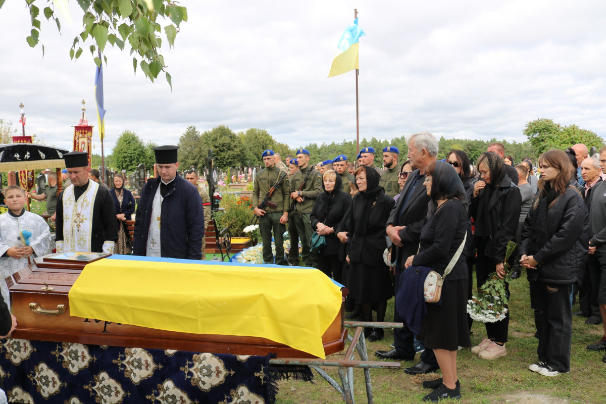 20 років працював за кордоном та повернувся захищати країну: у Луцькому районі поховали Героя Аркадія Міщенка