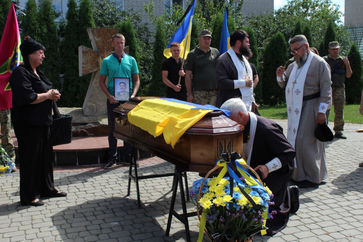 «Він ніколи не жалівся»: волиняни попрощалися із захисником Михайлом Присяжнюком