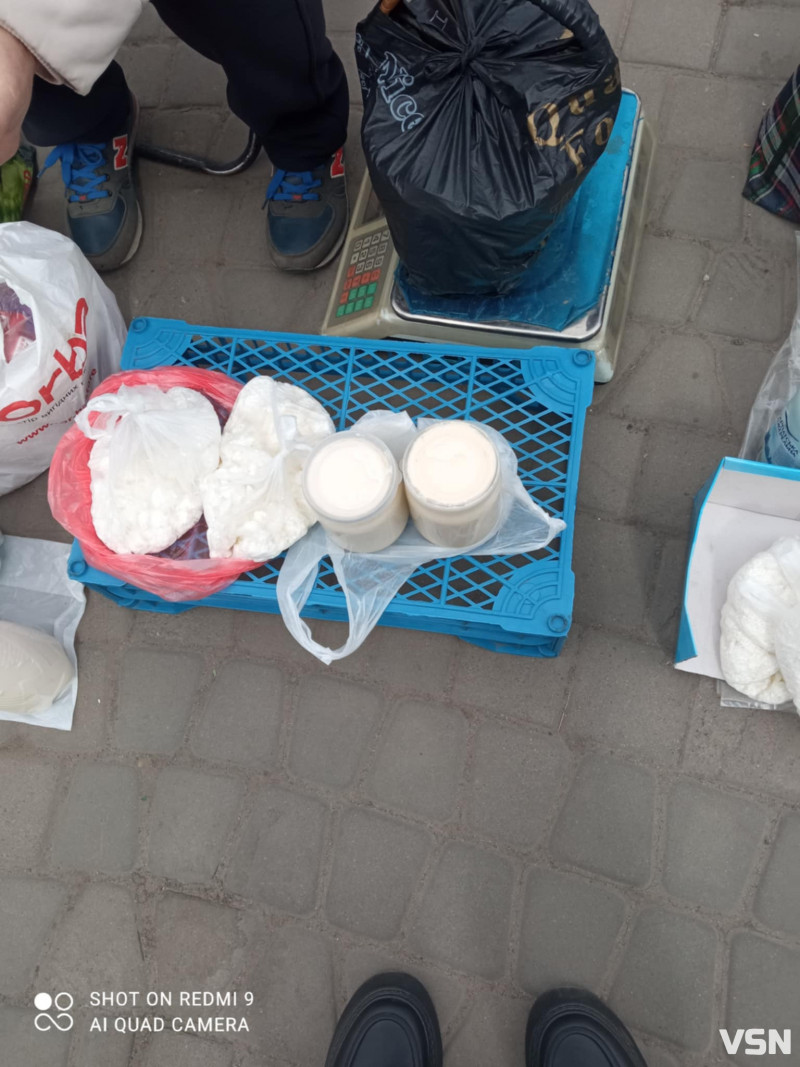 Скільки на Волині коштують домашні молочні продукти на ринку