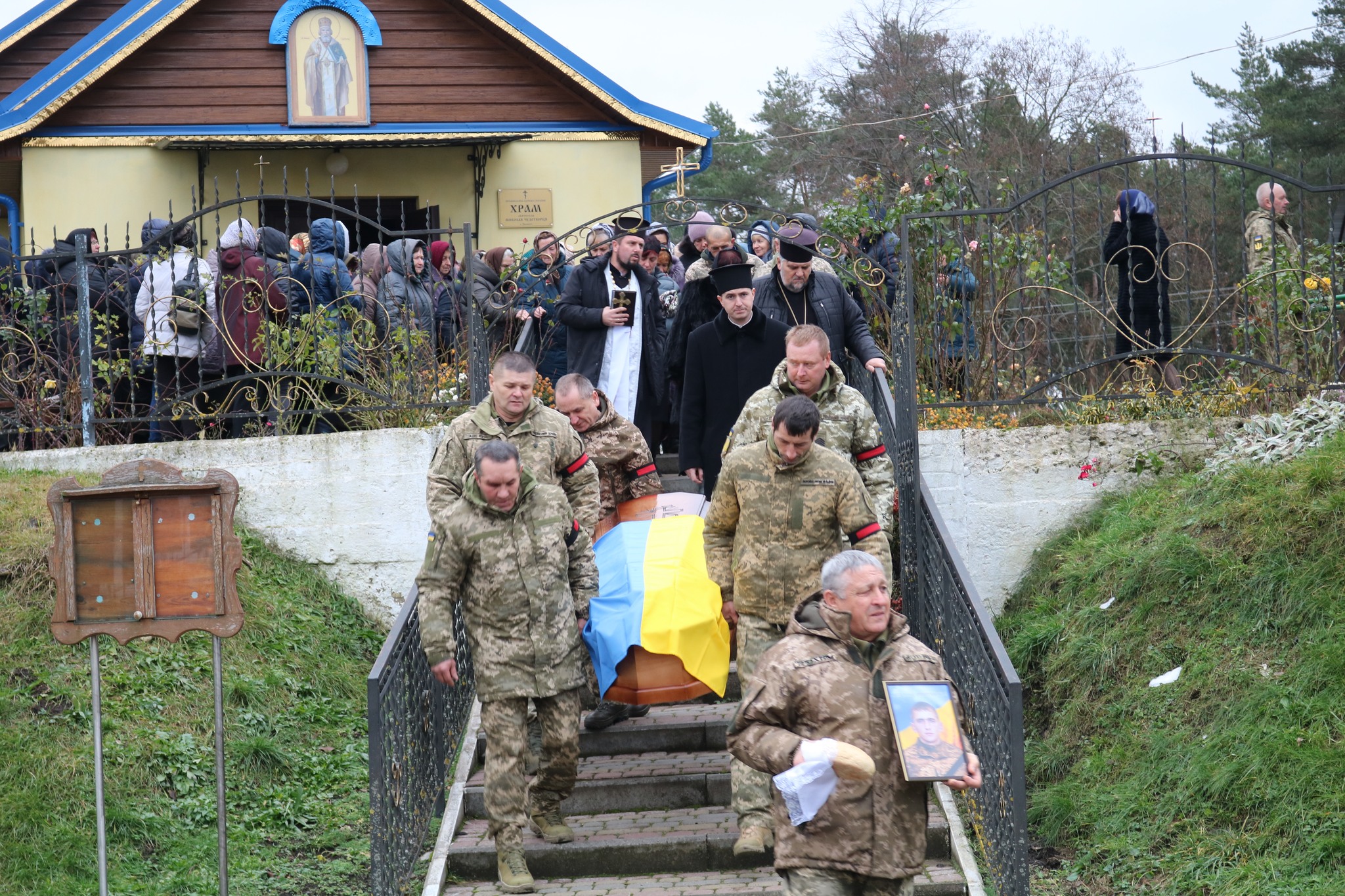 Ворожий дрон обірвав життя: на Волині попрощалися з Героєм Олександром Вихневичем