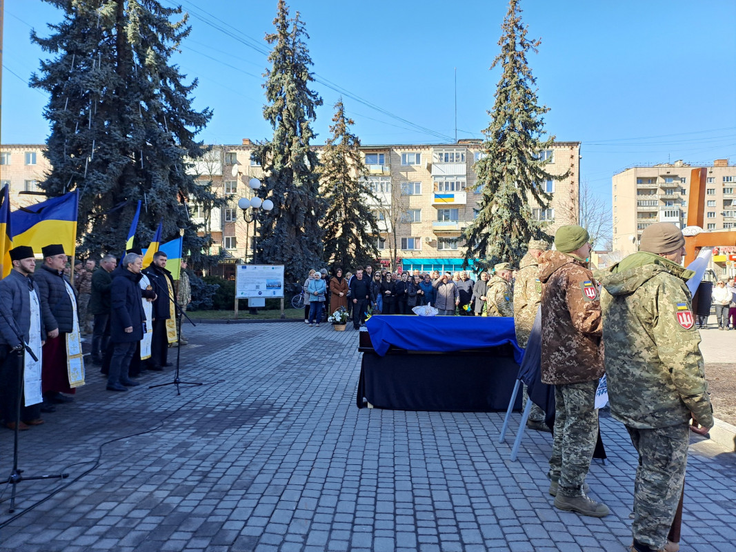 Пів року надій і сподівань: на Волині попрощалися з Героєм Анатолієм Нестеруком