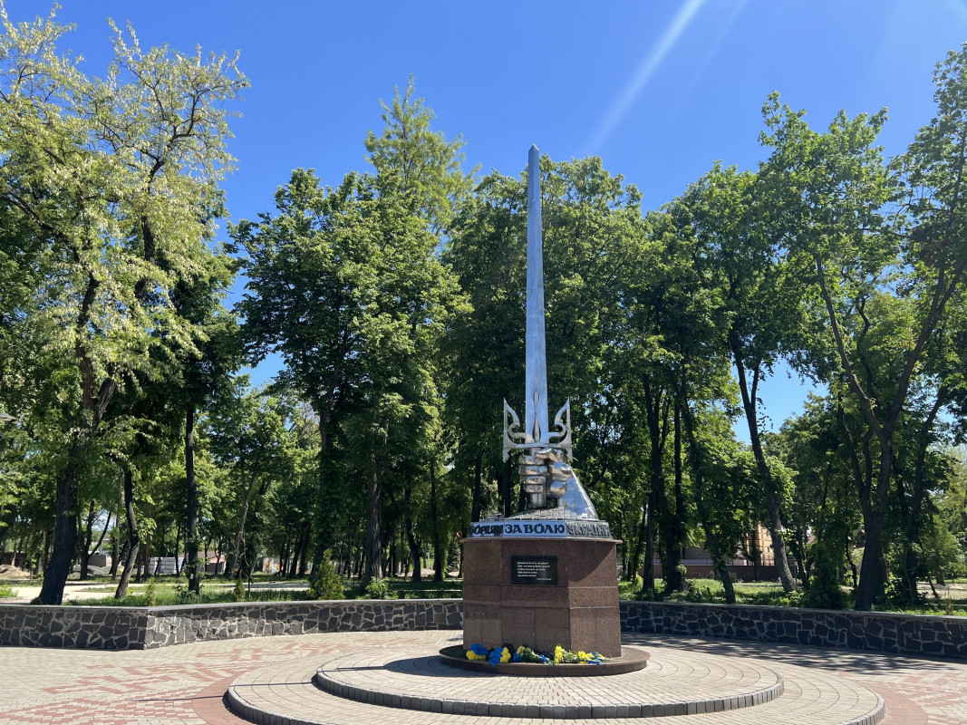 «Комбатантський хрест» та ордени «За мужність»: у місті на Волині вшанували полеглих воїнів