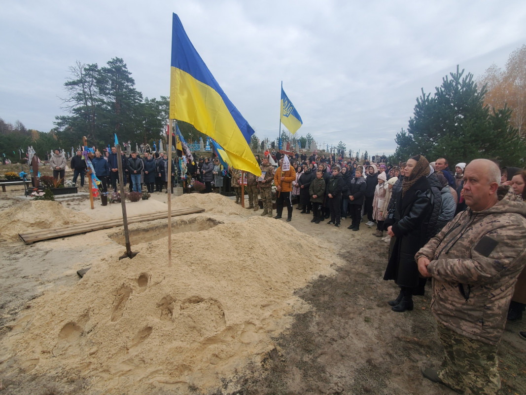 Без батька залишились дві доньки: на Волині попрощалися з Героєм Андрієм Хомичем