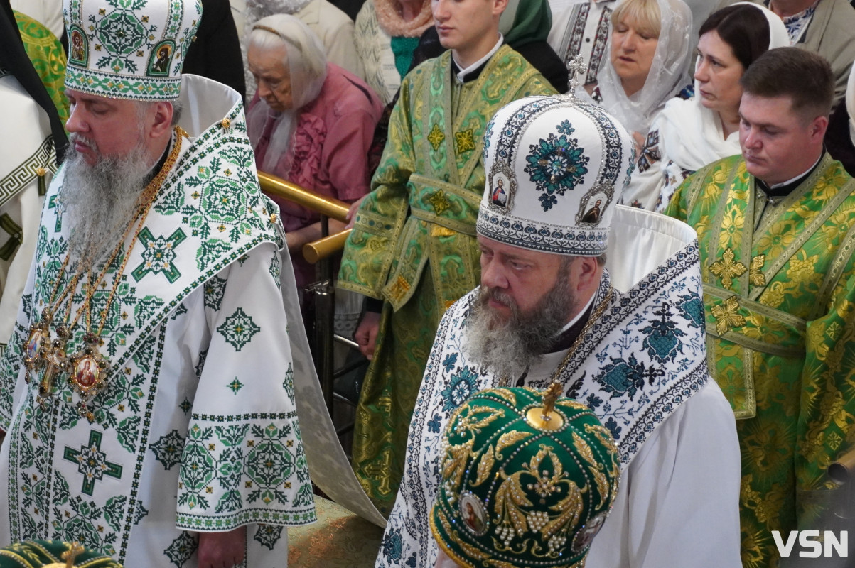 Хресна хода і спільна молитва: як минула літургія за участі Епіфанія у Луцьку. Фоторепортаж