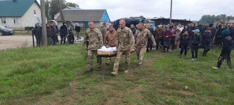 Поранений побратим допоміг повернути загиблого Василя Яренчука додому, щоб Герой знайшов спочинок на рідній Волині