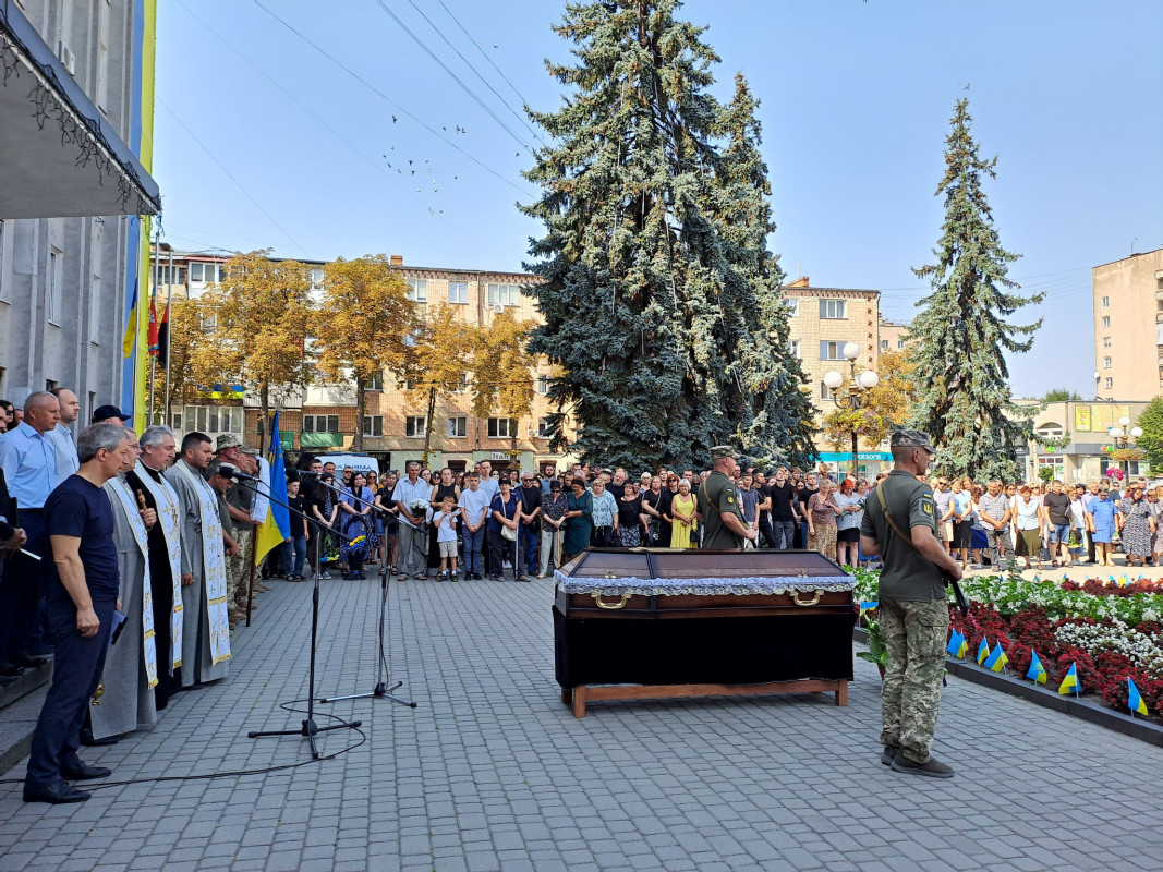 За день до загибелі отримав відзнаку від командира: на Волині попрощались із Героєм Володимиром Гузем