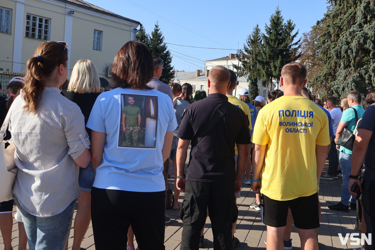 «Луцьк біжить за Героїв»: сотні містян долучилися до патріотичного забігу пам’яті. Фоторепортаж
