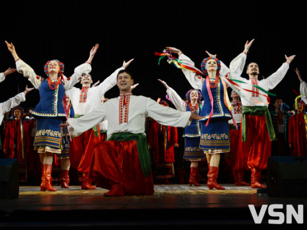 Українською піснею - на потреби ЗСУ: у Луцьку виступив хор імені Верьовки. Фоторепортаж