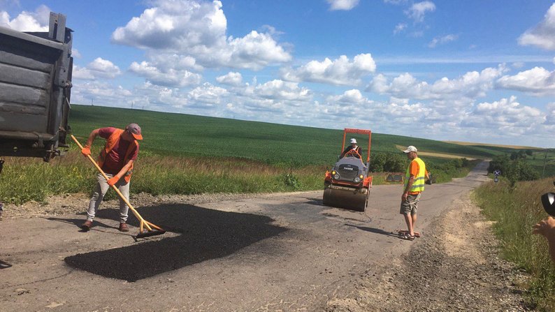 У громаді на Волині ремонтують вісім кілометрів дороги
