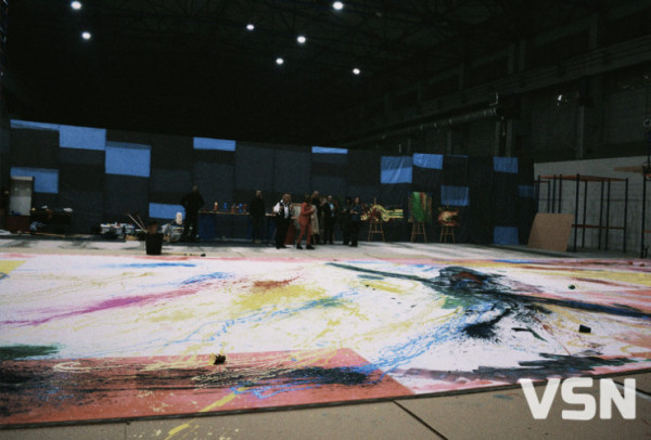 У Луцьку відомий художник буде півтора року малювати найбільше в світі полотно