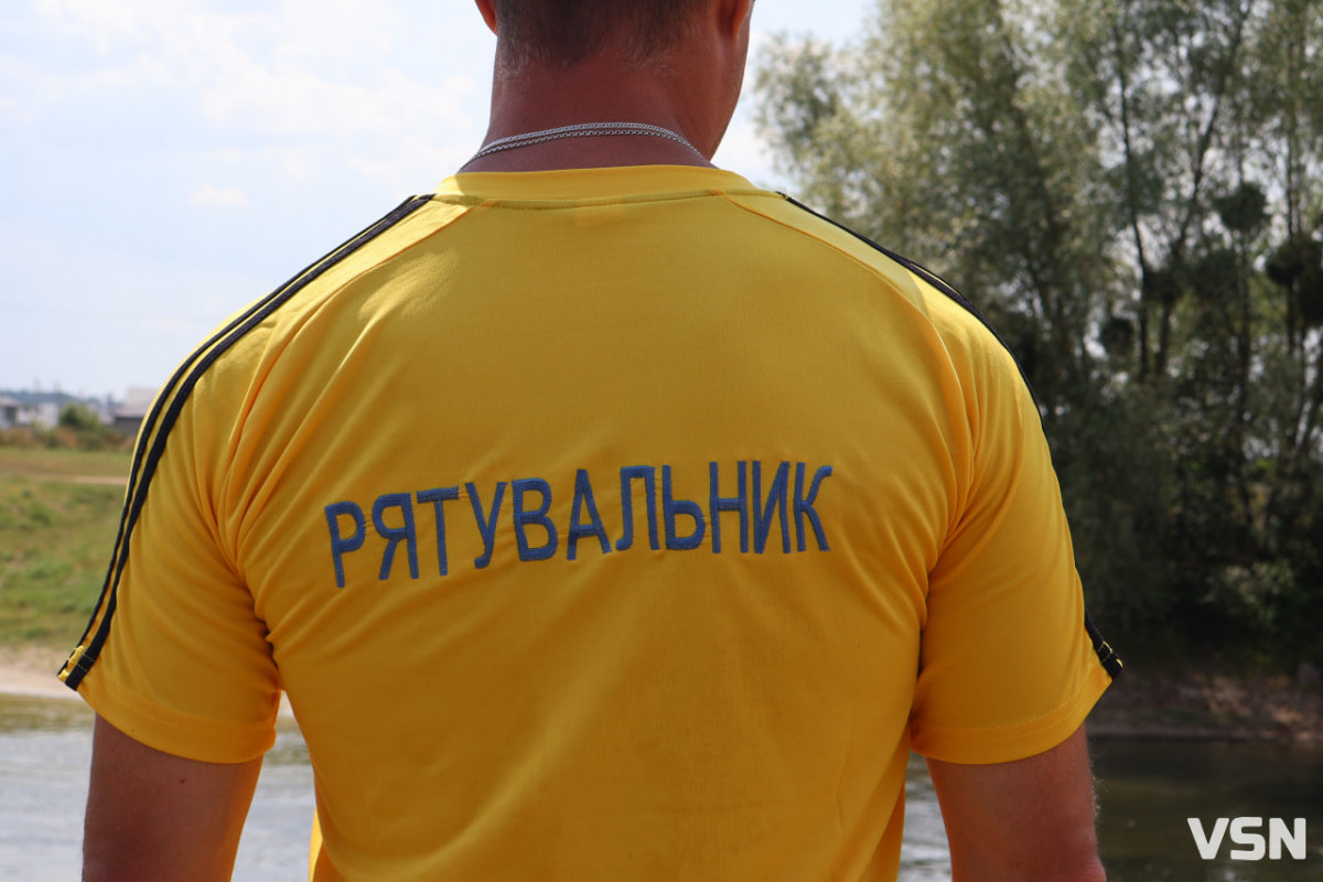 «У кіно такого не покажуть»: рятувальник з Луцька розповів про особливості роботи на пляжі біля Стиру