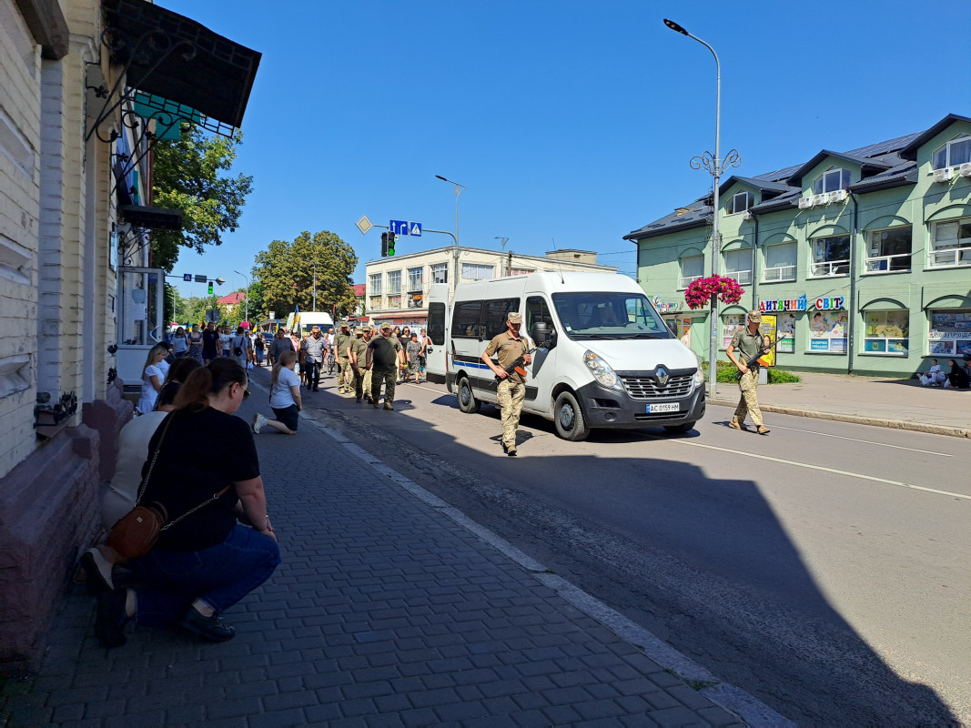 Молодший брат боронить Україну на фронті: на Волині попрощались з Героєм Віталієм Півнем
