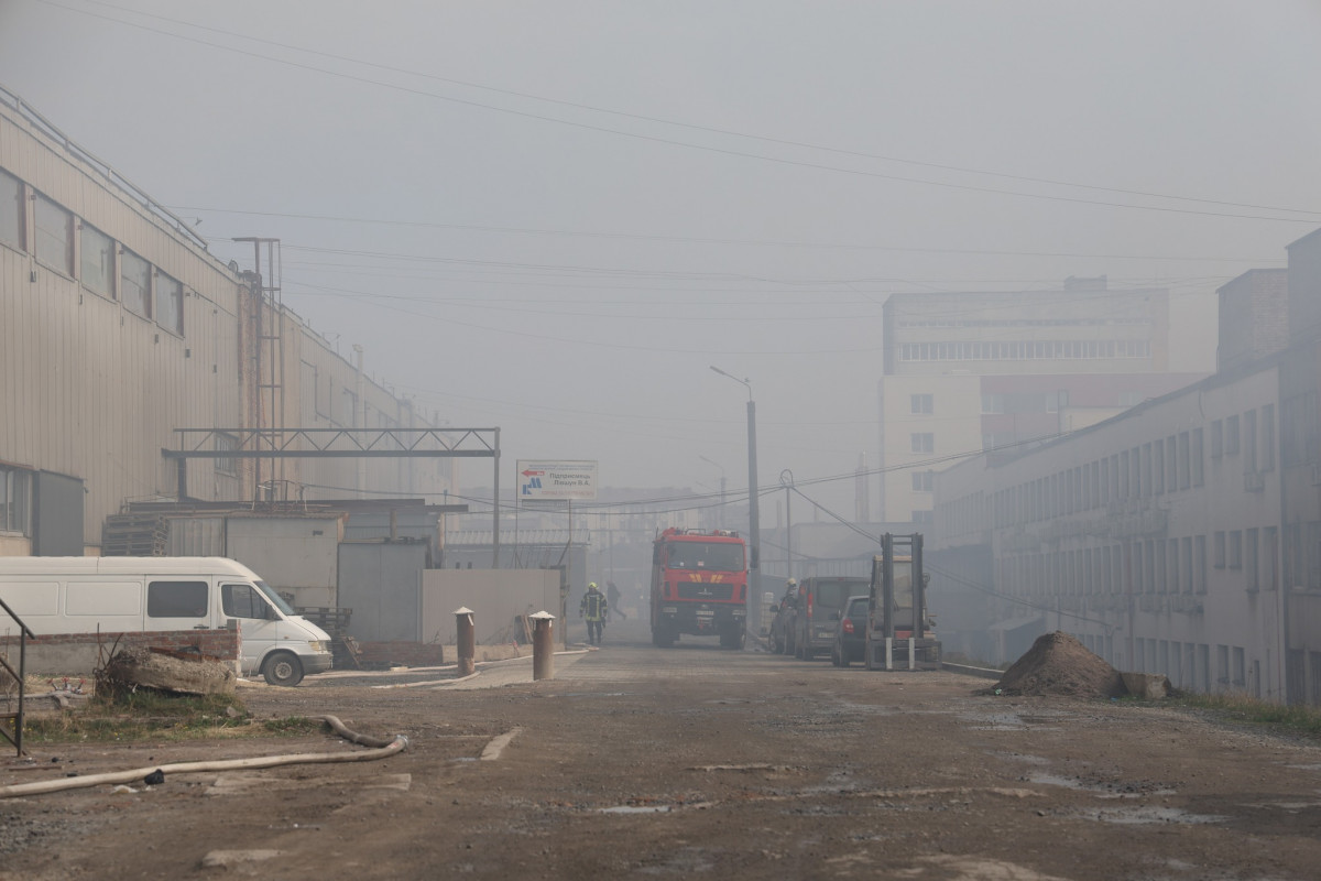 Луцьк після атаки «шахедів»: вогонь, пошкоджені будинки, складські приміщення, робота рятувальників