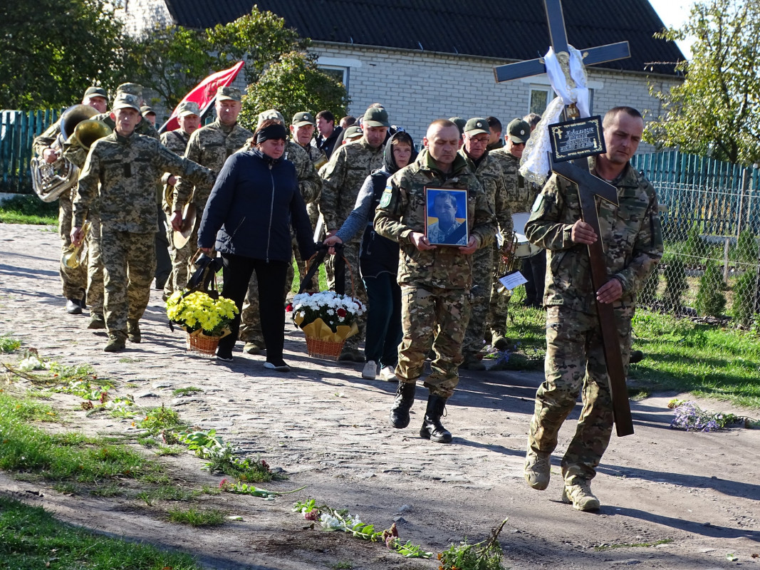 Волинь втратила ще одного воїна: в останню земну дорогу провели Героя Миколу Ковальчука