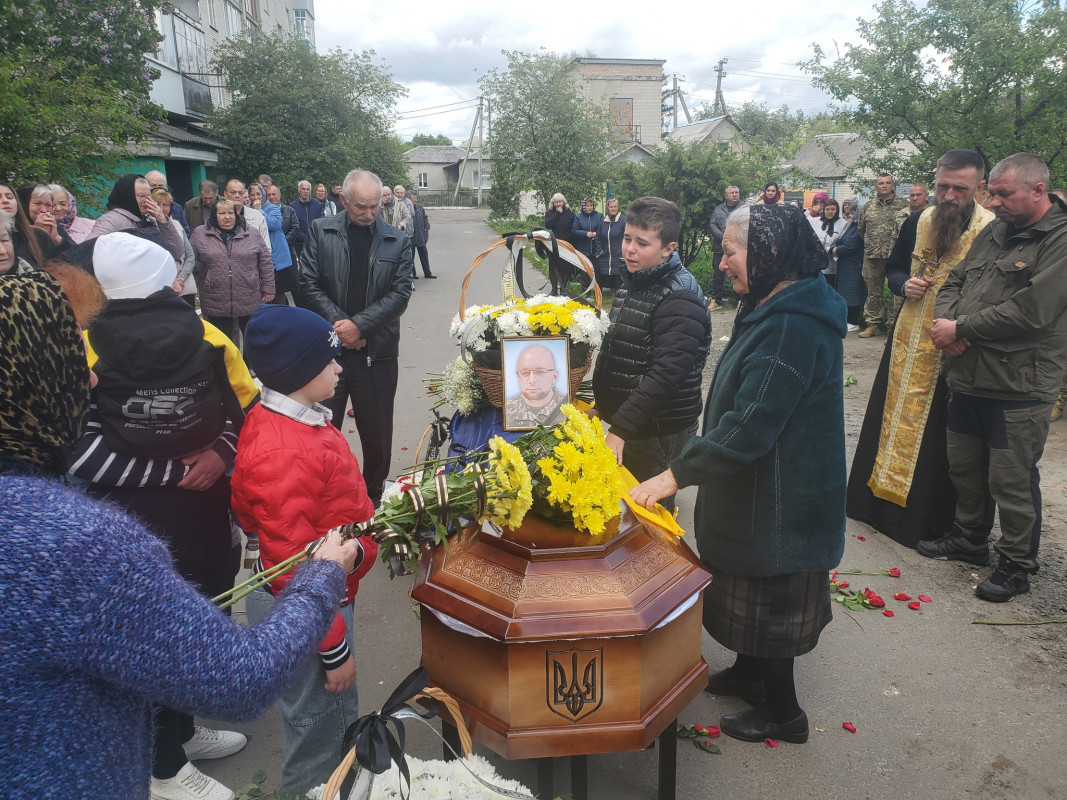 Троє синів втратили батька: на Волині попрощались з Героєм Миколою Кураном