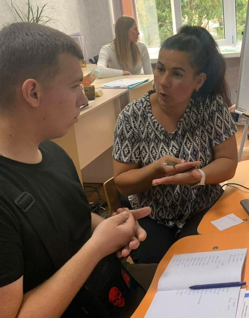 «Освіта дає зміст, а квіти дають натхнення»: історія учительки жестової мови з Волині