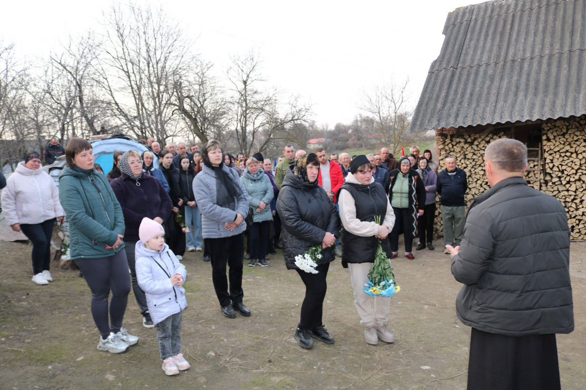 З перших днів вторгнення захищав Батьківщину: на Волині попрощалися з Героєм Василем Івановим