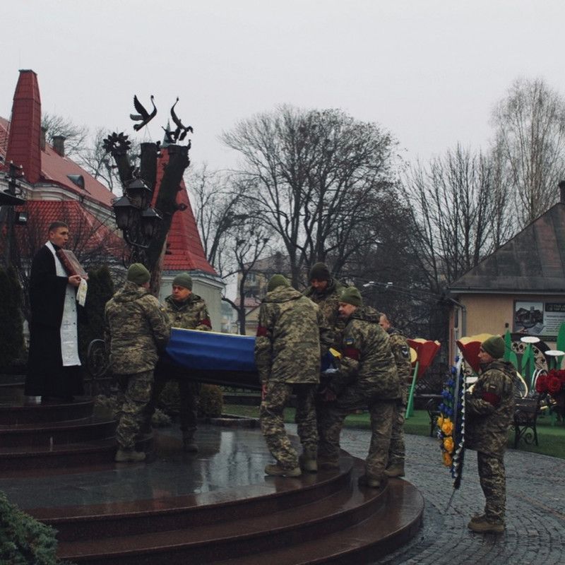 Кілька днів не дожив до дня народження: на Волині в останню путь провели Героя Олега Гринишина