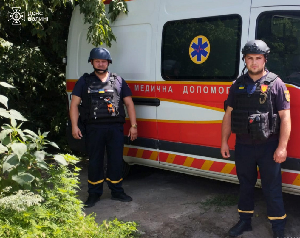 Там, де вибухи й небезпека - медики ДСНС з Волині рятують життя на Сході
