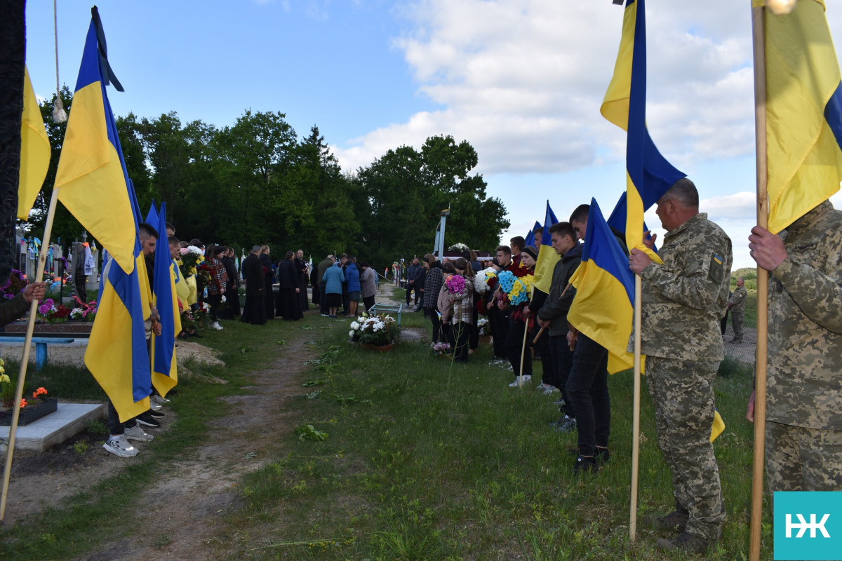 Трагічні Великодні свята: на Волині попрощалися із молодим Героєм Русланом Литвинчуком