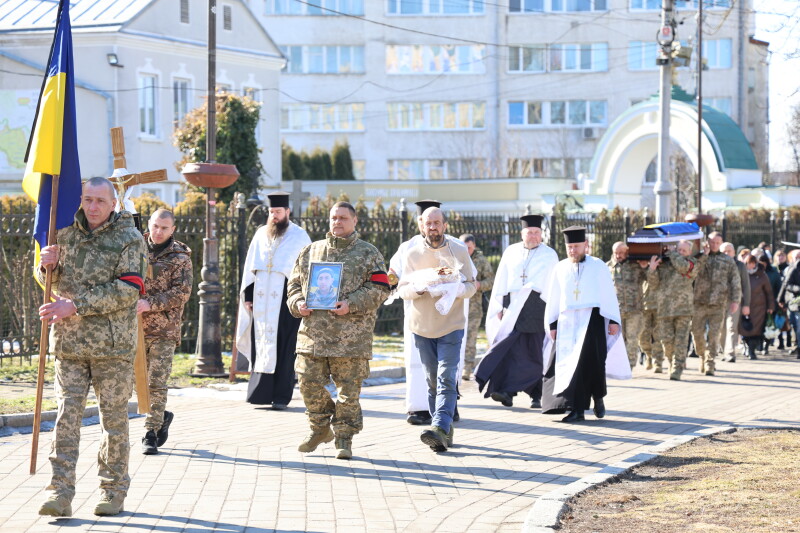 Життя обірвалося у вересні 2024 року: у Луцьку попрощалися з Героєм Олександром Кругліковим