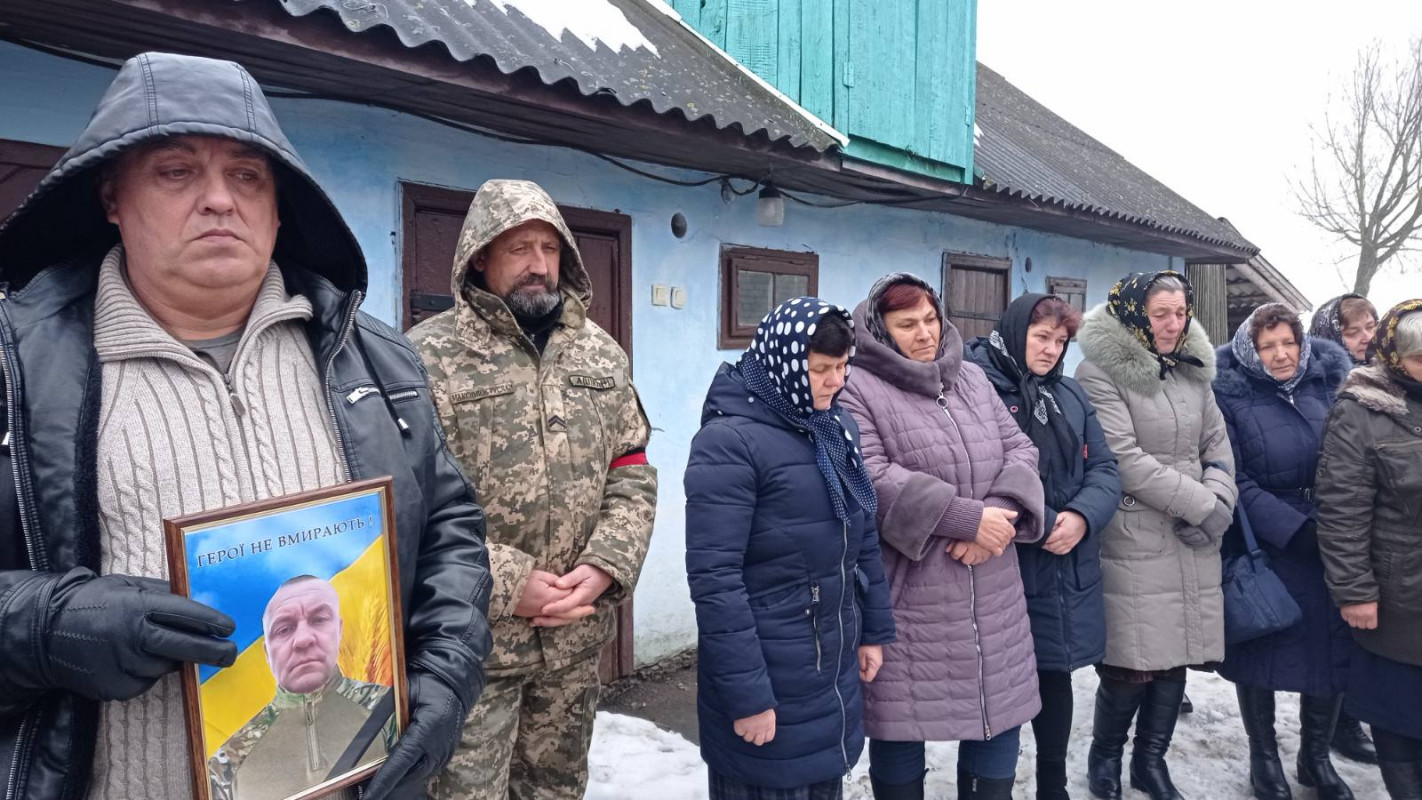 У громаді на Волині провели в останню дорогу захисника України Миколу Семенюка