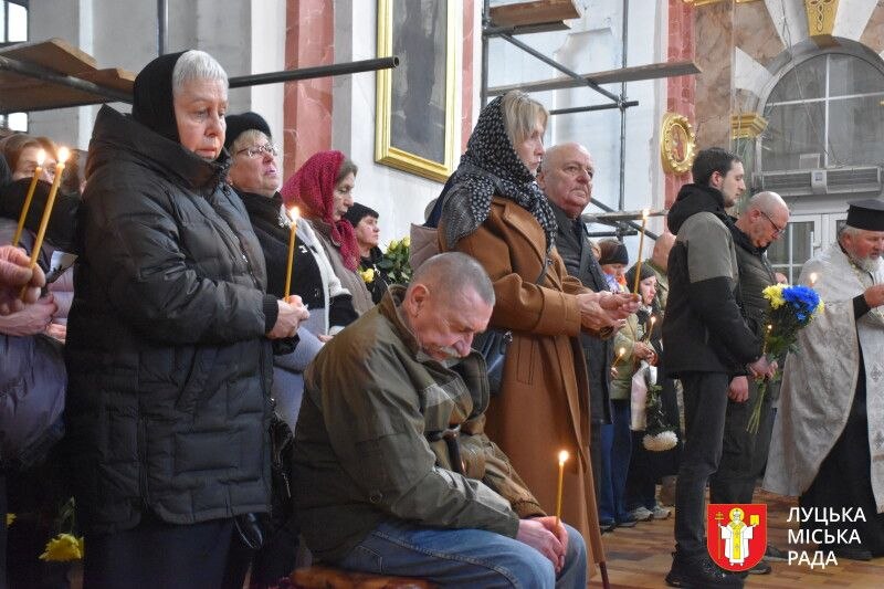 У Луцьку провели в останню путь Вадима Глобу та Миколу Язиніна, які загинули на Донеччині