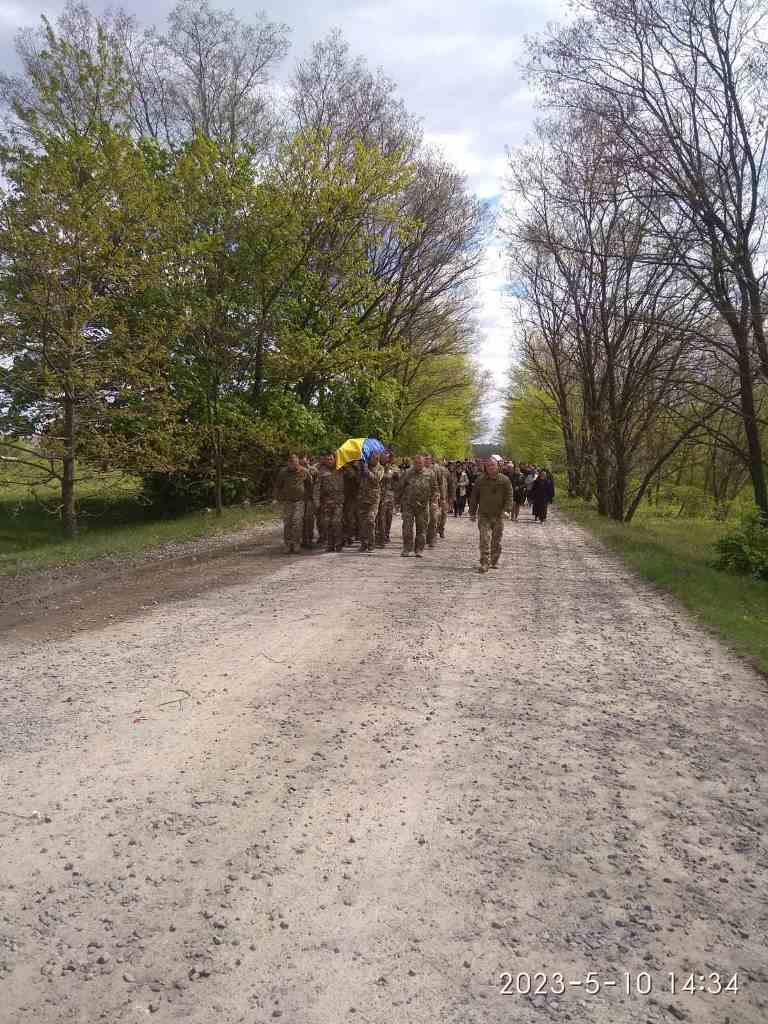 На Волині сотні людей провели в останню путь молодого Героя Володимира Банзерука