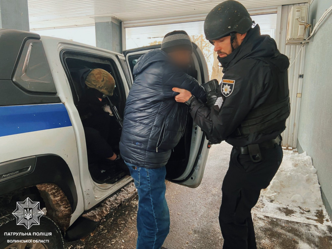 Волинські патрульні повернулися з Херсона, де рятували людей і тварин