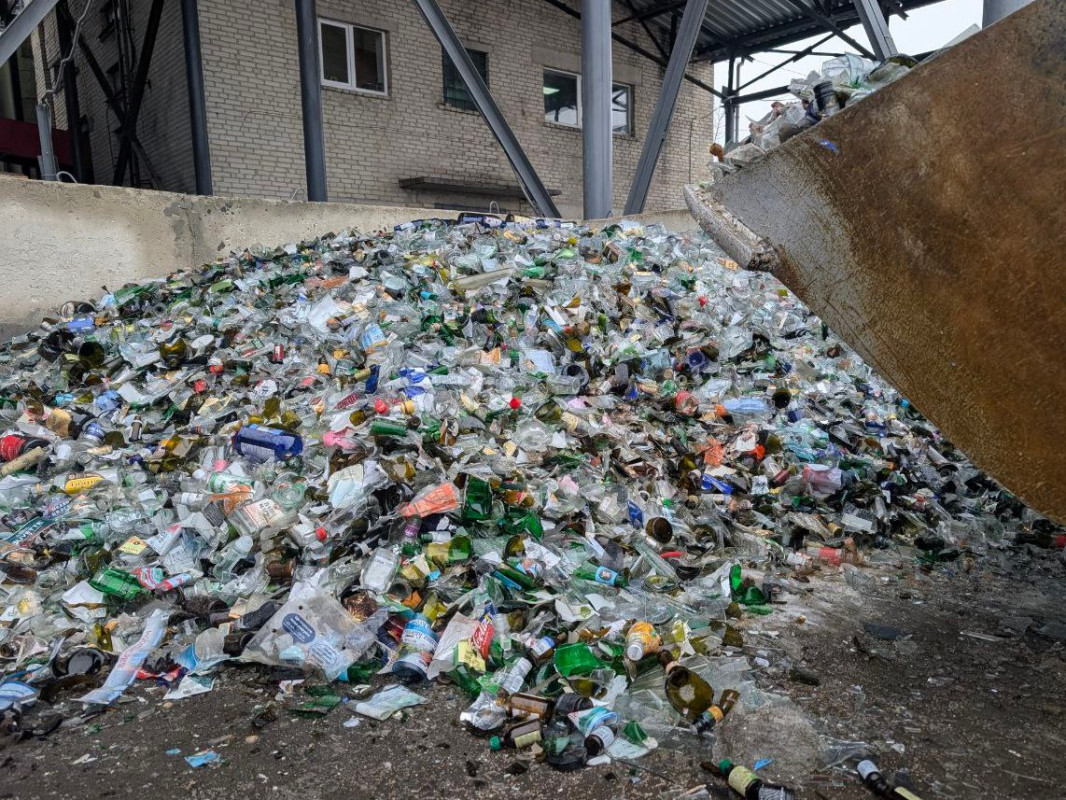 Лучани зібрали майже 5 тонн склобою для переробки