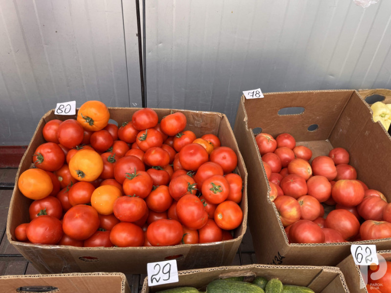 Сезон консервації: скільки коштують помідори на Волині