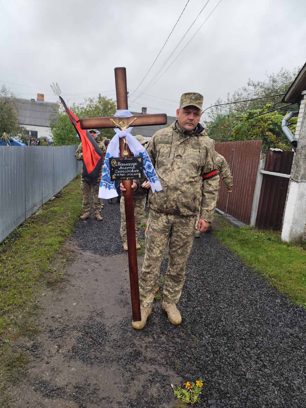 Овдовіла дружина, без батька залишились сини: на Волині попрощались з Героєм Віктором Мельничуком