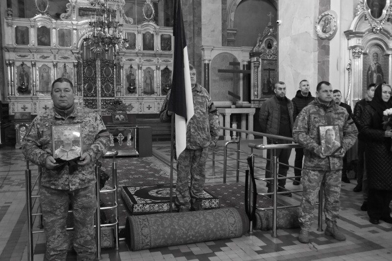 Два прощання в один день: у Луцьку поховали Героїв Вадима Басараба та Сергія Вікторського