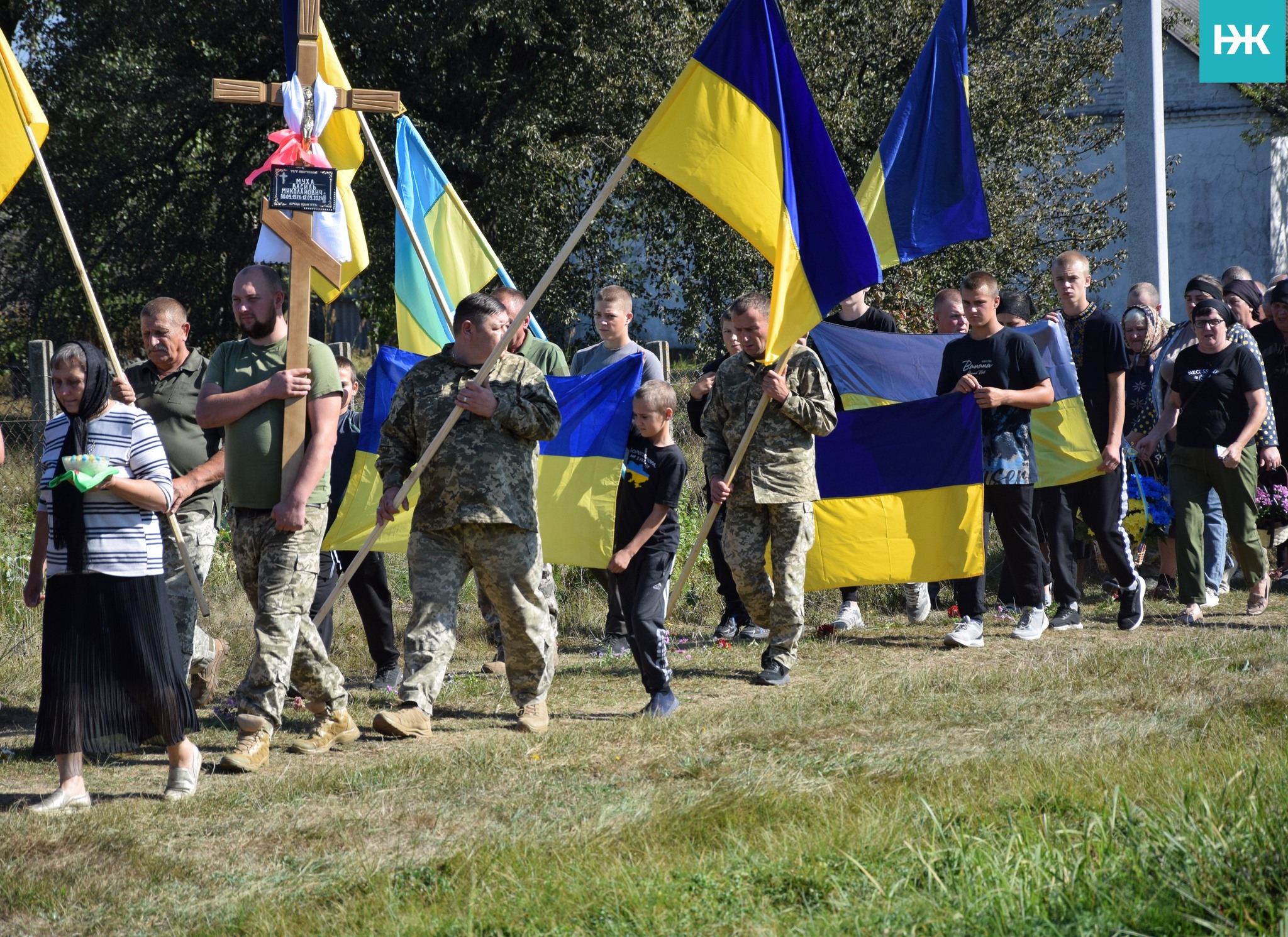 Поховали поряд із могилою його рідного брата-захисника: на Волині попрощались із Героєм Василем Мухою