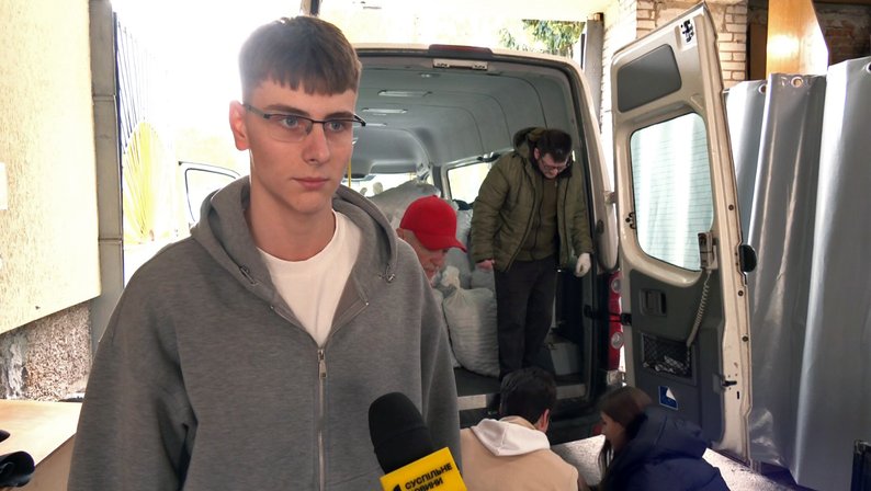 Учні та вихованці дитсадків Луцька зібрали каштани для ЗСУ — кошти підуть на генератори