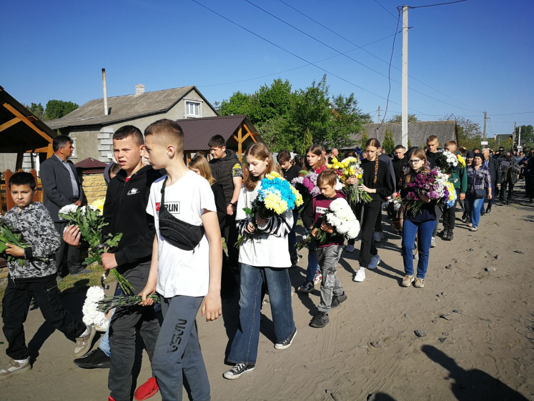 Громада в жалобі: на Волині попрощалися із Героєм Русланом Сулімом